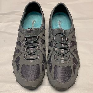 Skechers Women’s Bungie Lace Pull-On/Slip-On Gray w/ Light Blue Accent Size 10